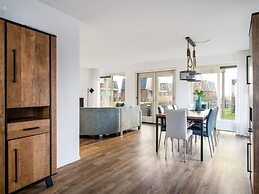 Bungalow With an Outdoor Fireplace by Water