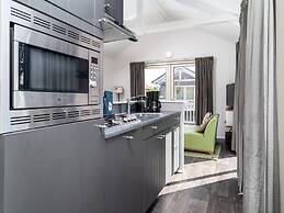 Bungalow With an Outdoor Fireplace by Water