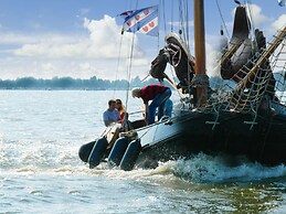 Bungalow With an Outdoor Fireplace by Water