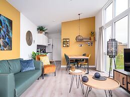 Bungalow With an Outdoor Fireplace by Water