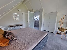 Luxurious Detached Water Villa With Jetty