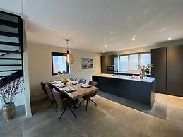 Luxurious Detached Water Villa With Jetty