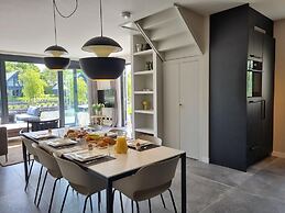 Luxurious Detached Water Villa With Jetty