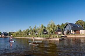 Luxurious Detached Water Villa With Jetty