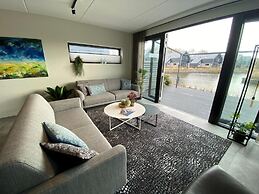 Luxurious Detached Water Villa With Jetty