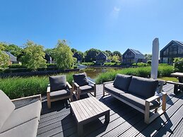 Luxurious Detached Water Villa With Jetty