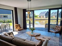 Luxurious Detached Water Villa With Jetty