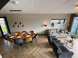 Luxurious Detached Water Villa With Jetty