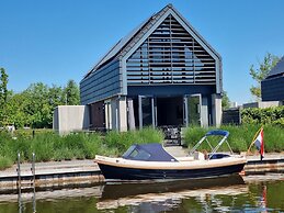Luxurious Detached Water Villa With Jetty