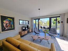 Luxurious Detached Water Villa With Jetty