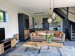 Luxurious Detached Water Villa With Jetty