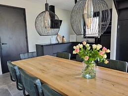 Luxurious Detached Water Villa With Jetty