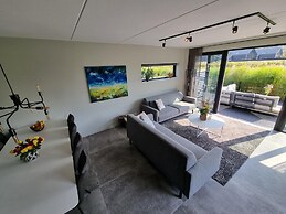 Luxurious Detached Water Villa With Jetty