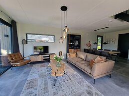 Luxurious Detached Water Villa With Jetty