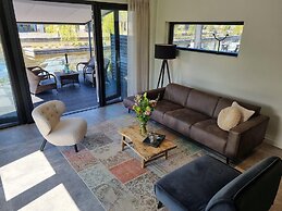 Luxurious Detached Water Villa With Jetty