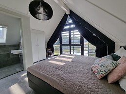 Luxurious Detached Water Villa With Jetty