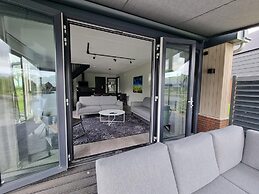 Luxurious Detached Water Villa With Jetty