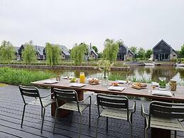 Luxurious Detached Water Villa With Jetty