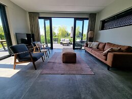 Luxurious Detached Water Villa With Jetty