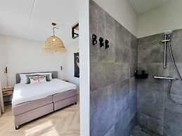 Luxurious Detached Water Villa With Jetty