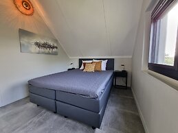 Luxurious Detached Water Villa With Jetty