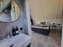 Luxurious Detached Water Villa With Jetty