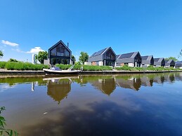 Luxurious Detached Water Villa With Jetty