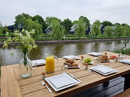 Luxurious Detached Water Villa With Jetty