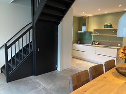 Luxurious Detached Water Villa With Jetty