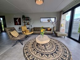 Luxurious Detached Water Villa With Jetty