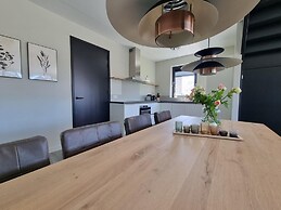 Luxurious Detached Water Villa With Jetty