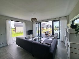 Luxurious Detached Water Villa With Jetty