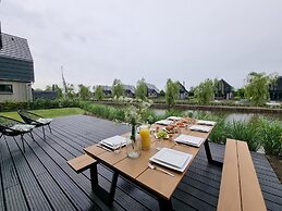 Luxurious Detached Water Villa With Jetty