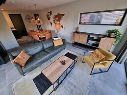 Luxurious Detached Water Villa With Jetty