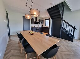 Luxurious Detached Water Villa With Jetty