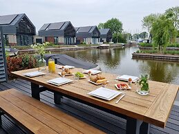 Luxurious Detached Water Villa With Jetty