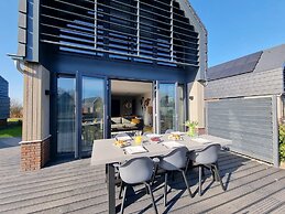 Luxurious Detached Water Villa With Jetty