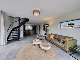 Luxurious Detached Water Villa With Jetty