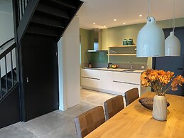 Luxurious Detached Water Villa With Jetty