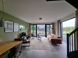 Luxurious Detached Water Villa With Jetty