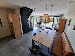 Luxurious Detached Water Villa With Jetty