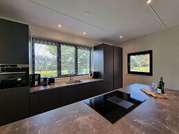 Luxurious Detached Water Villa With Jetty