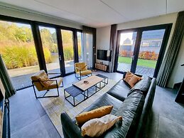 Luxurious Detached Water Villa With Jetty