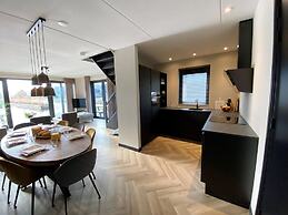 Luxurious Detached Water Villa With Jetty