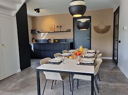 Luxurious Detached Water Villa With Jetty