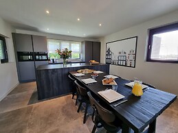 Luxurious Detached Water Villa With Jetty