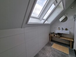 Luxurious Detached Water Villa With Jetty