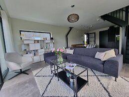 Luxurious Detached Water Villa With Jetty