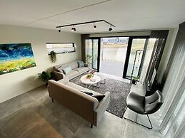 Luxurious Detached Water Villa With Jetty