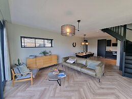 Luxurious Detached Water Villa With Jetty